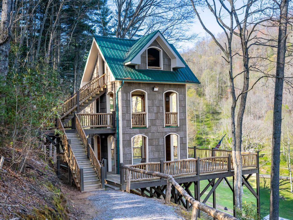 Majors Estate: 1610 Perth Rd, Clyde, NC 28721